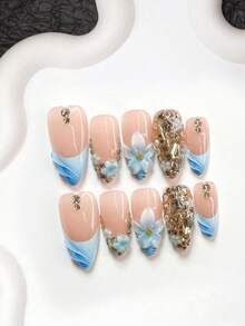 Bộ móng giả thủ công 10 món, bao gồm sơn gel móng tay, hình dán hoa 5 cánh, hoa xanh dương, đá pha lê hình giọt nước màu sâm panh, họa tiết gợn sóng vẽ tay, sơn móng tay màu xanh dương, kèm dụng cụ làm móng (1 miếng dán gel + 1 dũa móng). Có 3 kích cỡ: hình hạnh nhân, hình mỏ vịt, hình quan tài. Thích hợp cho các bữa tiệc, sử dụng hàng ngày, chụp ảnh, hẹn hò, đi làm vào mùa xuân và mùa hè. - Nhiều màu - Xem 18