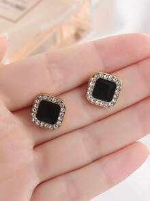 1 Đôi bông tai đinh tán vuông màu đen tối giản thanh lịch, bông tai thời trang sang trọng đa năng phù hợp cho phụ nữ đeo hàng ngày, dự lễ hội và tiệc tùng. - quảng trường - Xem 2