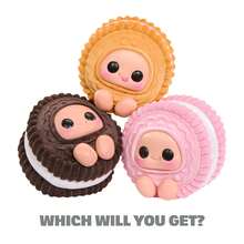 MGA Entertainment MGA ! Hyojo Blow Pop 盲盒系列，以三明治餅乾、Kisses 和冰淇淋等經典品牌為靈感的系列主題。每系列包含 3 款限量設計的收藏級毛絨玩具，適合各年齡收藏家與禮品贈送。 - 彩色 - 查看 6
