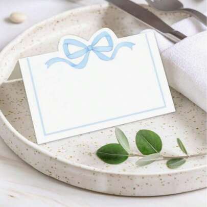 Bộ 20 thẻ tên trang trí. Kiểu dáng dễ thương và đẹp mắt, thiết kế trống, rất phù hợp cho các dịp như đám cưới, tiệc sinh nhật và các sự kiện cắm trại. Có thể dùng làm thẻ tên hoặc để trang trí bàn tiệc. Dù là đám cưới hay các lễ hội, đây đều là vật trang trí bàn lý tưởng.