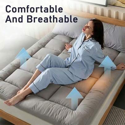 超大双人床垫垫层，柔软舒适的酒店级床垫，带来如云朵般轻盈的睡眠体验，柔软而支撑力强，缓解背部和腰部疼痛，弹性绑带防滑设计，适用于榻榻米、露营、宿舍、开学季等场合，适合6-22英寸厚的床垫。