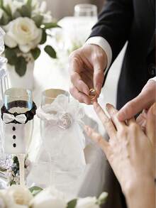 2 piezas Decoración de boda para copa de vino de novia y novio, tapa de botella de champán, decoración de fiesta de compromiso y San Valentín - en blanco y negro - Ver 3