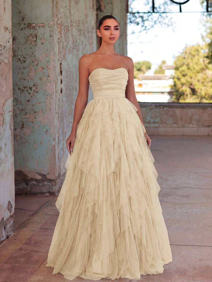 Faeriesty Váy cưới cúp ngực lãng mạn với chân váy xếp tầng bằng vải voan bồng bềnh và dáng chữ A - Hoàn hảo cho những đám cưới cổ điển, lễ tốt nghiệp, tiệc chiêu đãi buổi tối, trang phục sinh nhật cho phái nữ.