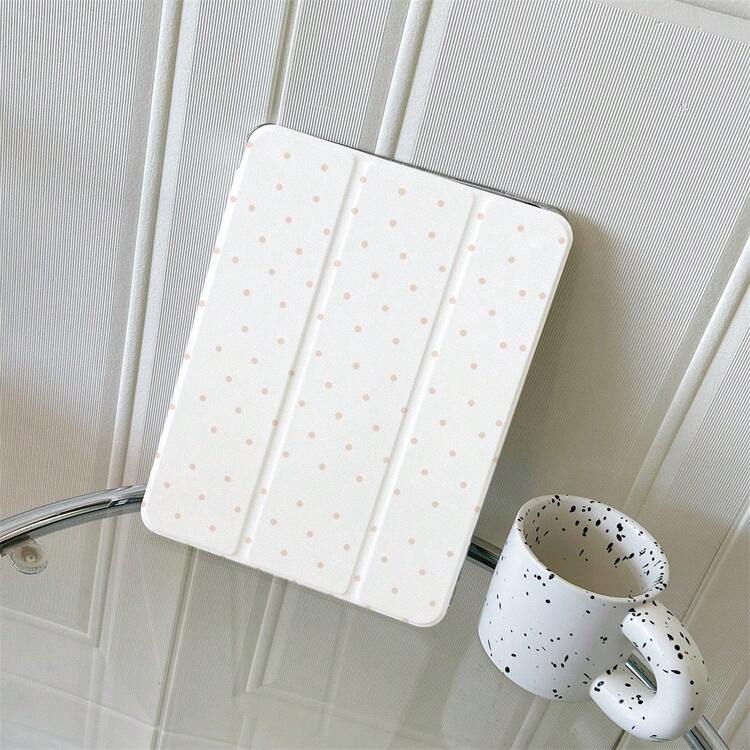 1 chiếc ốp bảo vệ máy tính bảng bằng acrylic trong suốt, có thể gập lại, màu be chấm bi tối giản, thiết kế chân đế sáng tạo cho nhiều góc nhìn, phù hợp cho công việc và giải trí, dành cho người dùng hiện đại, có khe cắm bút, tương thích với iPad Pro 2024/Air M3/A16 2038. - Nhiều màu - Xem 6