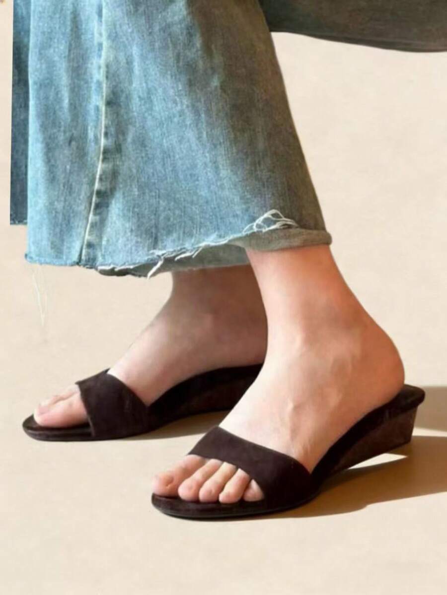 Women's Fashion 2026 Summer New French Suede Platform Slip-On Sandals, Versatile Low Heel Slip-On Slides - Brown - View 1