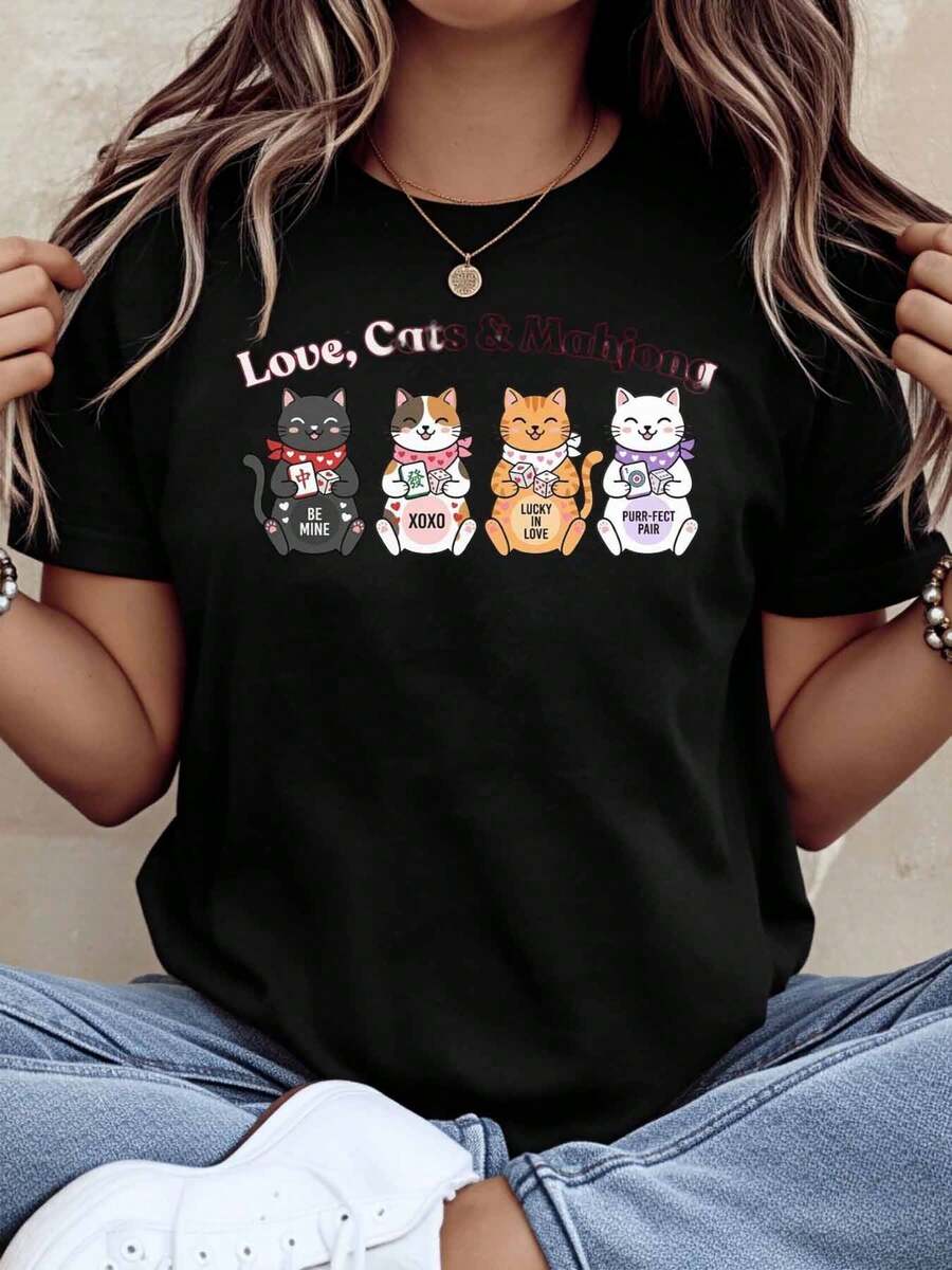 Cute Cat Lover Graphic T-Shirt Love Cats And Mahjong Print With Four Adorable Cats Holding Mahjong Tiles And Sweet Phrases For Casual Wear And Fun Outfits 220g - 黑色 - 查看 1