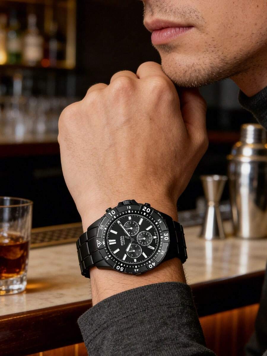 Fossil 44毫米全黑表盘不锈钢表带单向旋转表圈夜光指针石英日期显示军用风格模拟计时腕表 FS5773 Garrett - 黑色 - 查看 1