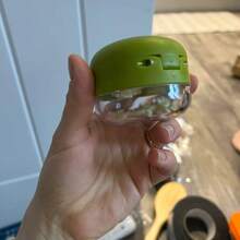 1个蒜蓉压榨器/蒜蓉器，通用蒜蓉大小，易于压榨和清洗的蒜蓉盘，小巧手持式设计，塑料材质，厨房蒜蓉加工工具，实用简约风格，锋利的蒜蓉刀片+符合人体工程学的手柄设计，蒜蓉压榨器/蒜蓉器两用，节省准备时间，适用于家庭烹饪/烘焙/调味准备等场景。 - 彩色 - 查看 5