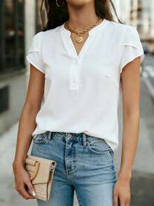 Camisa de mujer de manga corta con cuello en V sólido y abotonadura, con mangas con volantes - Blusa de negocios casuales minimalista adecuada para la oficina, el hogar y el uso diario, esencial para primavera, verano y otoño - Blanco - Ver 5