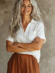 Women's Relaxed, Artsy V-Neck Shirt, Linen Loose-Fitting Short-Sleeved Top, Collared, Half-Open Design, Suitable For Commuting, Casual, And Vacation Wear. Slimming And Flattering With A Beautiful Drape, This Everyday Shirt Exudes A Sophisticated, Breathable, Comfortable, Retro, And Effortlessly Chic Style. - 白色 - 查看 9