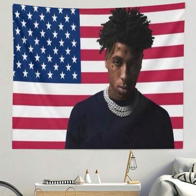 YoungBoy 美国国旗背景挂毯，说唱歌手肖像壁挂，优质涤纶面料，多种尺寸可选，适用于卧室、男士专属空间、宿舍装饰，嘻哈乐迷的理想礼物