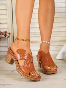 Plus Size Women's Retro Solid Color Buckle Platform Wedge Sandals - Brown - View 2