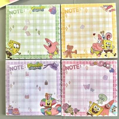 SpongeBob SquarePants 这款主题系列便签本是一款可爱的记事本，有多种颜色和款式可供选择（每本50页）。它易撕且粘性强，包含派大星、章鱼哥、珊迪、水母和蟹老板等卡通人物。记事本的设计采用随机的颜色和款式组合。