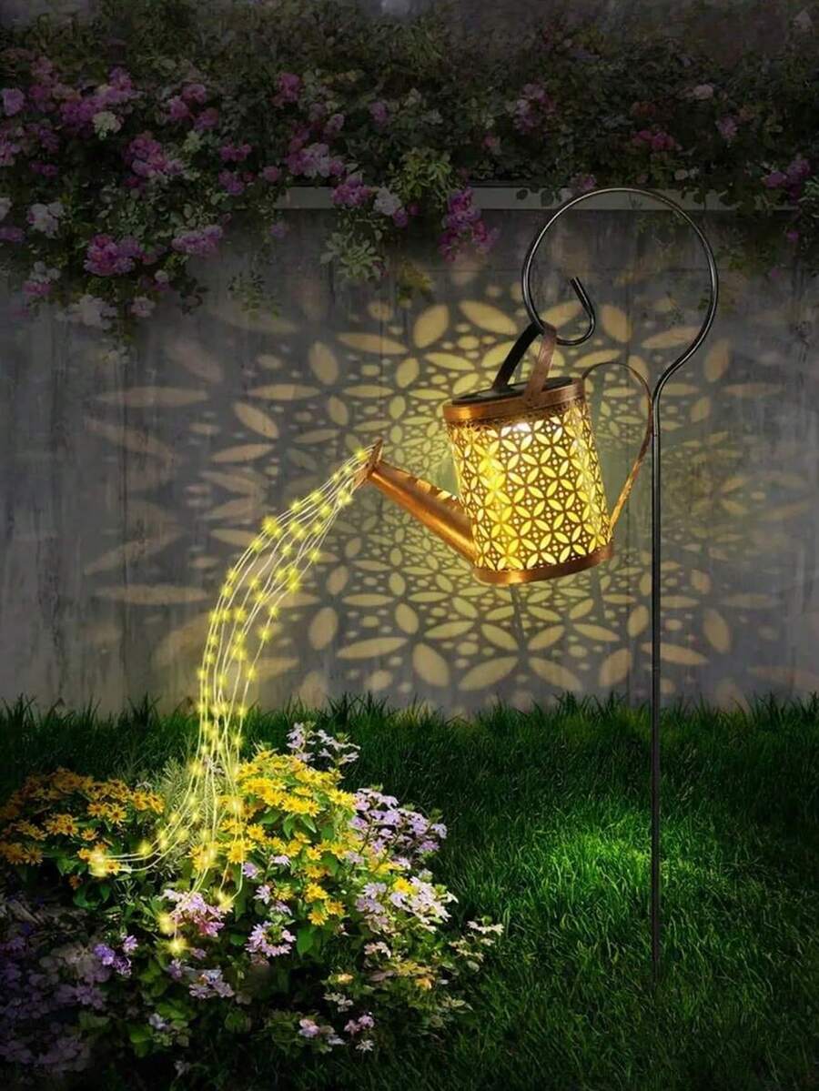 Outdoor Garden Solar LED Watering Can Lamp - With A Flashing Effect, Shaped Design Of A Watering Can, Metal Surface, Waterproof Design, Rechargeable Solar Panel, Suitable For Small Paths, Lawns, Gardens And Porch Decoration As Ambient Lighting, A Lighting Design Created For Garden Decoration! A Practical And Decorative Outdoor Decorative Lamp, An Ideal Choice For Your Garden Layout And Festival Celebrations. - 水壺 - 查看 1