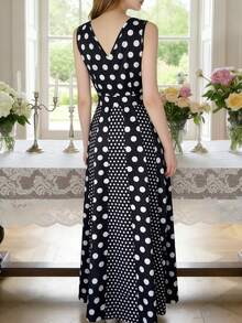 新款夏季V领无袖波点拼接系腰连衣裙，优雅长裙，适合通勤、度假、约会、派对等场合。 - 黑與白 - 查看 2