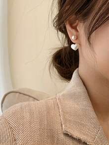 Pendientes elegantes de perlas chapados en oro de 18K para mujeres, hechos con perlas falsas y aleación de zinc, de estilo sexy y lujoso, adecuados para uso diario y fiestas, accesorio para todas las estaciones - Blanco - Ver 2