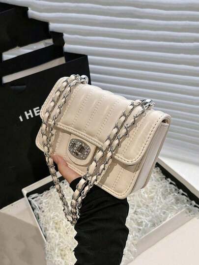 Nueva bolsa cruzada de hombro con cadena de moda, versátil mini bolso cuadrado para mujer, pequeño bolso cuadrado de estilo fragante de alta gama plegado en blanco, nueva bolsa cruzada de hombro con cadena de moda coreana para ir al trabajo, bolso versátil de alta calidad con nuevo diseño bordado de hilo de estilo fragante, bolso cruzado de hombro con cadena y cierre para mujer