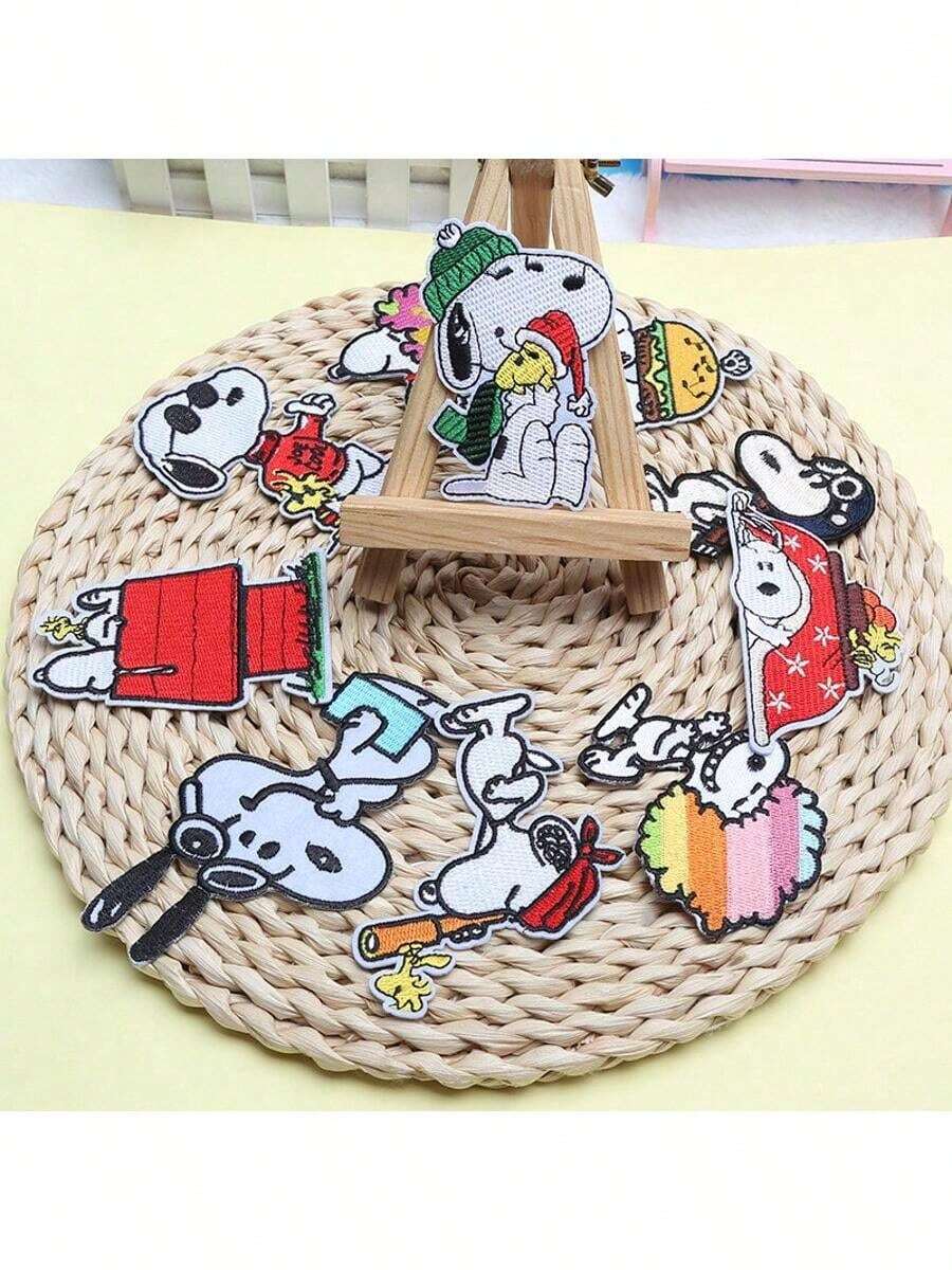 3pcs/Set Cute Snoopy Dog Car Heart Shaped Embroidered Patch, Random Style Clothing DIY Heat Transfer Sticker - Multicolor - View 1