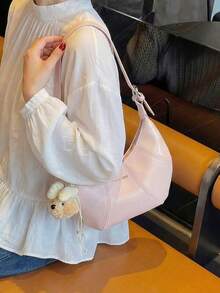 1个女士新月形腋下单肩包，纯色PU皮革拼接设计，简约时尚，饰有独特的毛绒挂饰，适合外出、购物、约会和其他场合。 - 粉色 - 查看 6