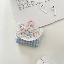 Estuche de almacenamiento inalámbrico para auriculares con diseño floral vintage de encaje, tela suave y linda, mini portátil con llavero, diseño delicado de volantes, compacto y ligero, adecuado para AirPods y otros accesorios pequeños, almacenamiento diario - Multicolor - Ver 5