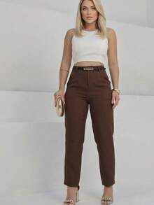 Calça Alfaiataria Feminina Cintura Alta com Cinto | Estilo Social Cenoura Elegante com Bolso e Zíper | Look Sofisticado 2026 não fica transparente - Marrom - Visão 4