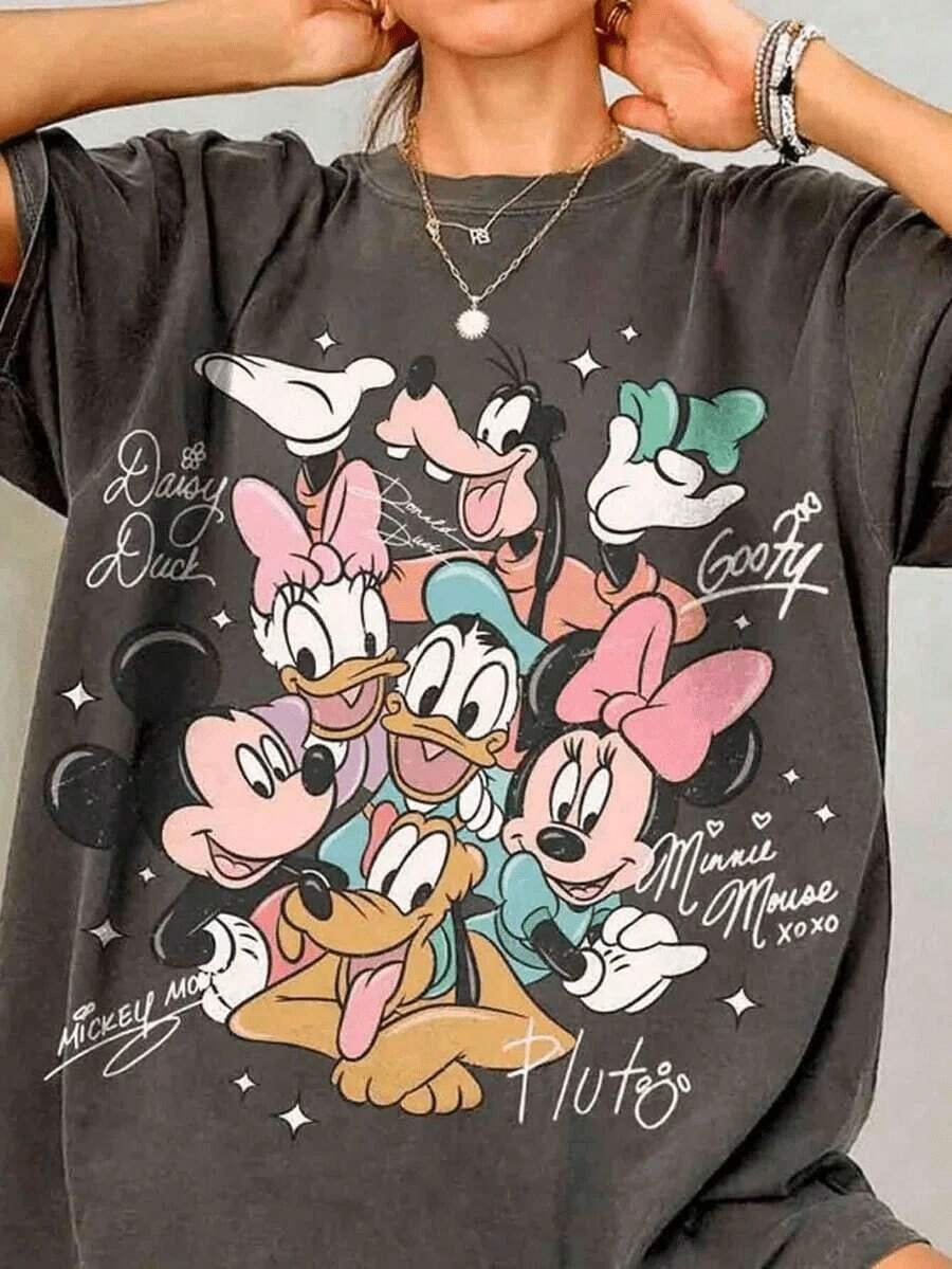 This Disney-Licensed Women's Summer Cotton T-Shirt Is A Disney 2026 Travel Souvenir. The Front Features Classic Disney Characters And Disneyland Logos, Perfect For Taking Photos At Disneyland, As A Travel Souvenir, For Everyday Casual Wear, Or For Matching Family Outfits. It Also Makes An Ideal Valentine's Day Gift For Friends And Family. Men's And Women's Clothing, New Spring Style, Comfortable And Skin-Friendly, Suitable For Outdoor Wear. - màu đen - Xem 1