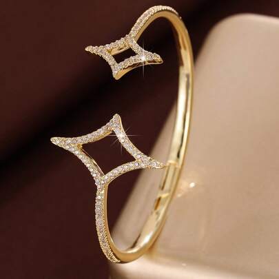 1 chiếc vòng tay thời trang hình ngôi sao bốn cánh rỗng, đính đá Cubic Zirconia, có thể điều chỉnh kích thước, dành cho nữ.