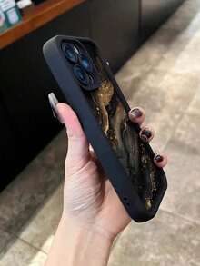 Funda protectora para teléfono suave, impermeable y resistente a arañazos con patrón de mármol pintado en negro, tallado, perforación simple y gruesa, compatible con iPhone16/iPhone16Pro/iPhone16ProMax/iPhone16Plus, iPhone15XR/7/8, iPhone15ProMax, iPhone12ProMax, iPhone13ProMax, iPhone14ProMax, iPhone13, iPhone14, iPhone11, iPhone12p14, iPhone14Pro, iPhone11Pro, teléfonos móviles, bolsos, accesorios para móviles, fundas para teléfonos, decoración de interiores, accesorios, fundas transparentes para teléfonos, verano, correas para teléfonos, fundas para teléfonos de hombre, fundas para teléfonos de mujer, protección para teléfonos móviles, accesorios de playa, regalos de fresa, fundas protectoras para teléfonos. - Estilo (1 pieza) - Ver 5