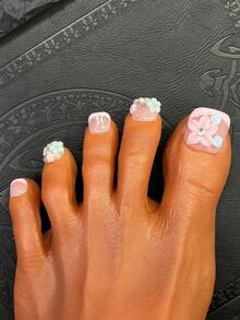 1 Set 10 Pcs Of Sparkling Square Shaped Press On Toenails, Pink Handmade Toenail, Versatile Handmade 3D Flower And 3D Leaf, Hand Drawn Sparkling Toenails, Pink French Tip Style, Blue And Pink Little Flowers Element Design, Sparkling Rhinestones Accents, Elegant Sexy Style For Women Banquet Toe Nails, Suitable For Women And Girls, Party, Wedding, Daily Wear, Includes Tool Kit.Handmade Press On Nails Toenails.Summer Toenails.Short Toenails.Press On Fake Nails.Nail Supplies Art Handmade Press On Nails - M - 查看 4