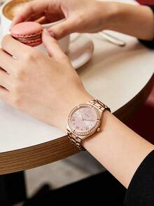 Đồng hồ nữ GUESS GW0033L11 màu hồng đính pha lê với logo, một món đồ sang trọng không thể thiếu cho những buổi tối trang trọng. - trắng - Xem 3