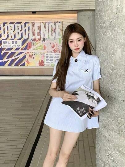Đầm ngắn tay dáng chữ A kẻ sọc phối túi, kiểu dáng thường ngày dành cho nữ, thích hợp cho mùa hè.