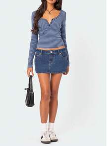 Edikted Womens Sexy Tops Long Sleeve Henley Shirts Fitted Low Cut Tops Striped Top V Neck Cleavage Shirts Blouses - 藍色條紋 - 查看 2