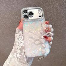 Luxury Pink Faux Pearl Fashion Phone Case Rhinestone Heart & Butterfly Design Phone Case + Wrist Strap Acrylic Hard Shell Creative Compatible With IPhone 17 Pro Max/17 Pro/17 Air/17/16 Pro Max/16/16 Pro/16 Plus/15/15 Pro Max/15 Pro/15 Plus/11/12/13/14 Pro Max/11 Pro/11 Pro Max/12 Pro/12 Pro Max/13 Pro/13 Pro Max/14 Pro/14 Pro Max/14 Plus Birthday Gift Spring Accessory - Vòng tay trái tim trắng + ngọc trai - Xem 2