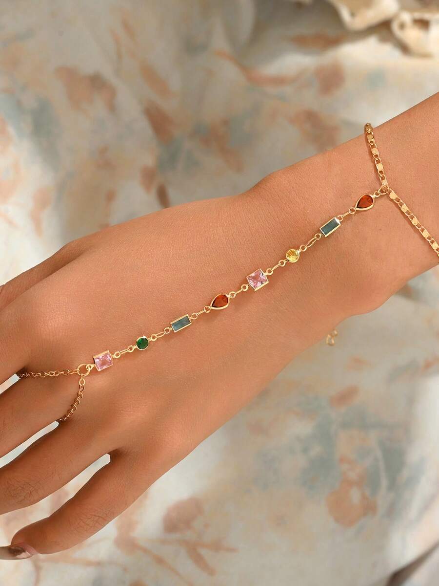 Pulseira minimalista clássica com strass coloridos, ajustável, peça única. Joia versátil e moderna, perfeita para uso diário, festas, passeios e encontros. A corrente, feita à mão, pode ser cortada no comprimento desejado. As cores e formatos dos strass são aleatórios. - Multicolorido - Ver 1