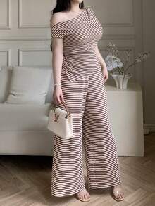 abyoxi Bộ 2 món nữ size lớn áo trễ vai không tay sọc nâu trắng, eo nhún, vạt bất đối xứng phối quần ống rộng cạp cao, phong cách casual retro trẻ trung thời thượng, đi làm, đi chơi hàng ngày, đi biển, bộ áo quần xuân hè - Cà phê nâu - Xem 6