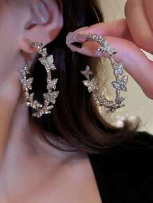Andkiss Rhinestone Butterfly Decor Hoop Earrings - 銀色 - 查看 4