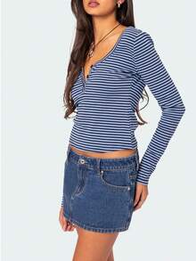 Edikted Womens Sexy Tops Long Sleeve Henley Shirts Fitted Low Cut Tops Striped Top V Neck Cleavage Shirts Blouses - 藍色條紋 - 查看 3