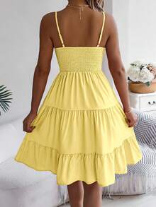 Vestido mini casual con pliegues, tirantes de espagueti y dobladillo con volantes, adecuado para vacaciones de primavera/verano y fiestas elegantes - Amarillo - Ver 2