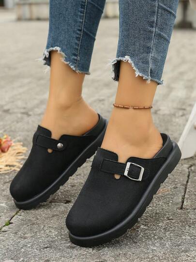 Dép lê đế dày nhiều màu sắc kiểu retro mới, đế đen phối màu tương phản, thích hợp cho gia đình, trường học và mọi mùa.