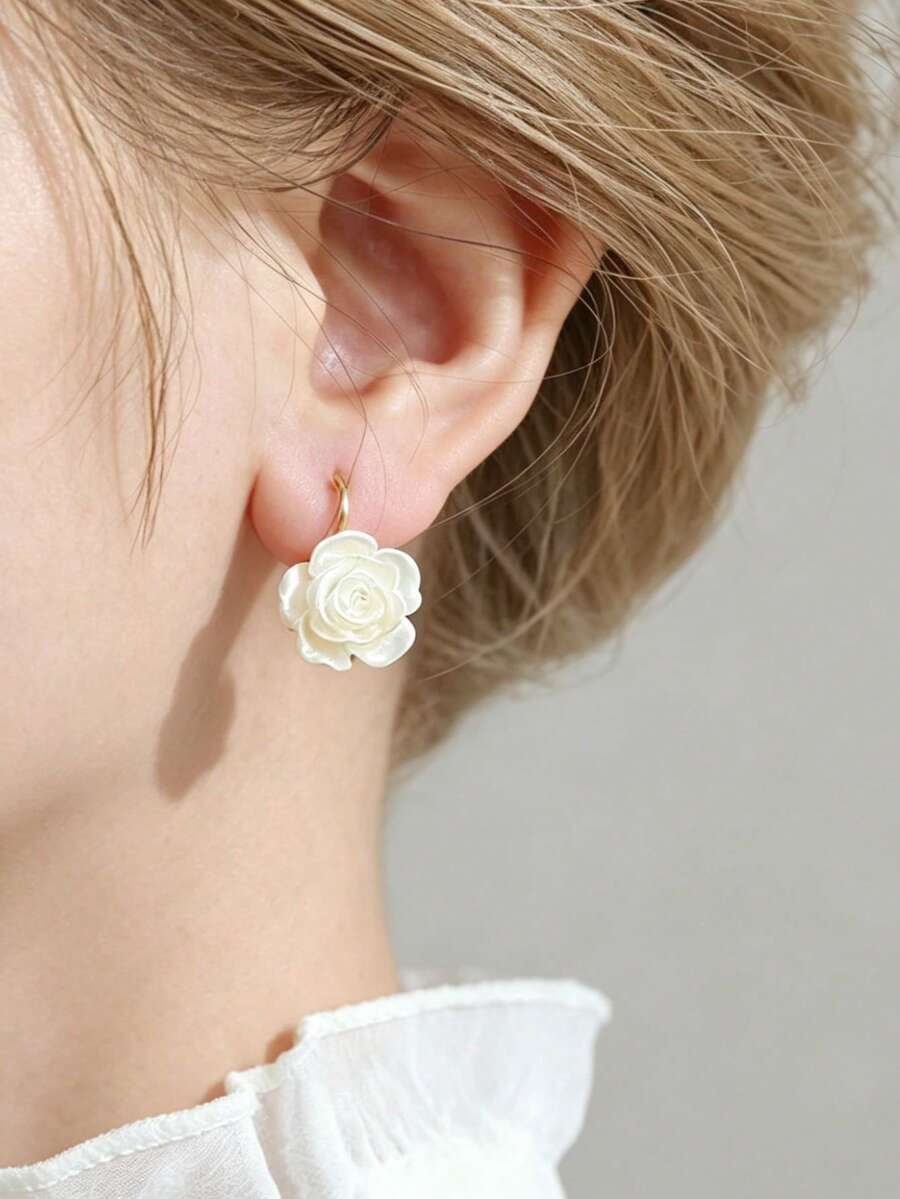 YUNCHUN 一对优雅的法国山茶花耳坠，百搭时尚首饰，适合婚礼、派对和日常佩戴 - 金色 - 查看 1