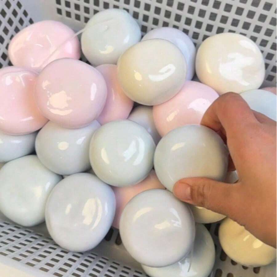 手工麻糬减压玩具，柔软可拉伸的糯米馅料，捏捏就能缓解压力，薄如冰皮，麻糬质地，极易塑形，适合办公室、派对、愚人节礼物等场合，感官玩具，捏捏乐玩具，Nee Doh，减压玩具，捏捏乐玩具，压力玩具