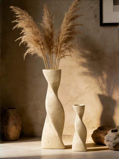 1个几何扭曲花瓶，简约而富有创意的几何旋转花瓶，适合家居、客厅、桌面和玄关装饰。