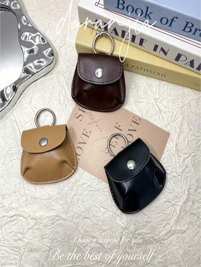 Brand New Retro Style PU Mini Storage Pouch Pendant - A Unique Niche Accessory, Featuring A Distinctive Saddle Silhouette Design. Compact And Exquisite, With A Soft And Delicate Faux Leather Texture. Can Serve Perfectly As A Bag Charm Or Keychain Decoration, Possessing Multifunctionality And Timeless Charm, Emanating A Rich Retro Aesthetic.