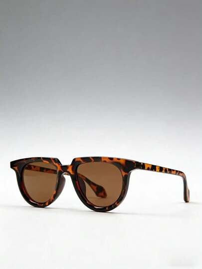 一副时尚猫眼复古Y2K风格派对及街头时尚眼镜，适合街拍、穿搭、度假、旅行等场合，时尚配饰