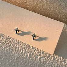 Simple Cross Earrings With Minimalist Design - 銀色 - 查看 4
