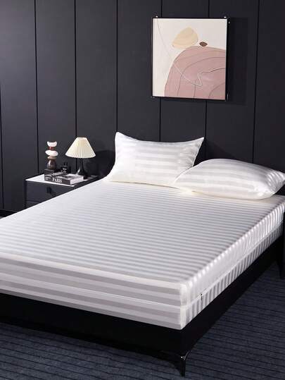 1 bộ ga trải giường satin cao cấp 6 mặt, bọc kín hoàn toàn, màu trắng trơn, thân thiện với da, nhẹ và mềm mại, thoải mái, phù hợp cho phòng ngủ, bảo vệ nệm, thiết kế túi sâu, phù hợp với giường đơn, đôi, cỡ Queen, cỡ King, có thể giặt máy, quà tặng ngày lễ hoàn hảo, lý tưởng cho trang trí quanh năm và trang trí phòng, sản phẩm mới cho mùa xuân và mùa hè.