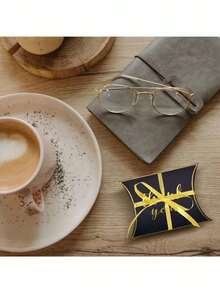 Bộ 50 hộp giấy Kraft đen hình gối, hộp quà kẹo, kèm ruy băng vàng, thích hợp làm quà cưới, quà tặng tiệc tùng, sinh nhật, lễ tốt nghiệp, quà cảm ơn, quà lưu niệm tốt nghiệp, quà cưới, quà tặng cô dâu. - nhiều màu - Xem 4