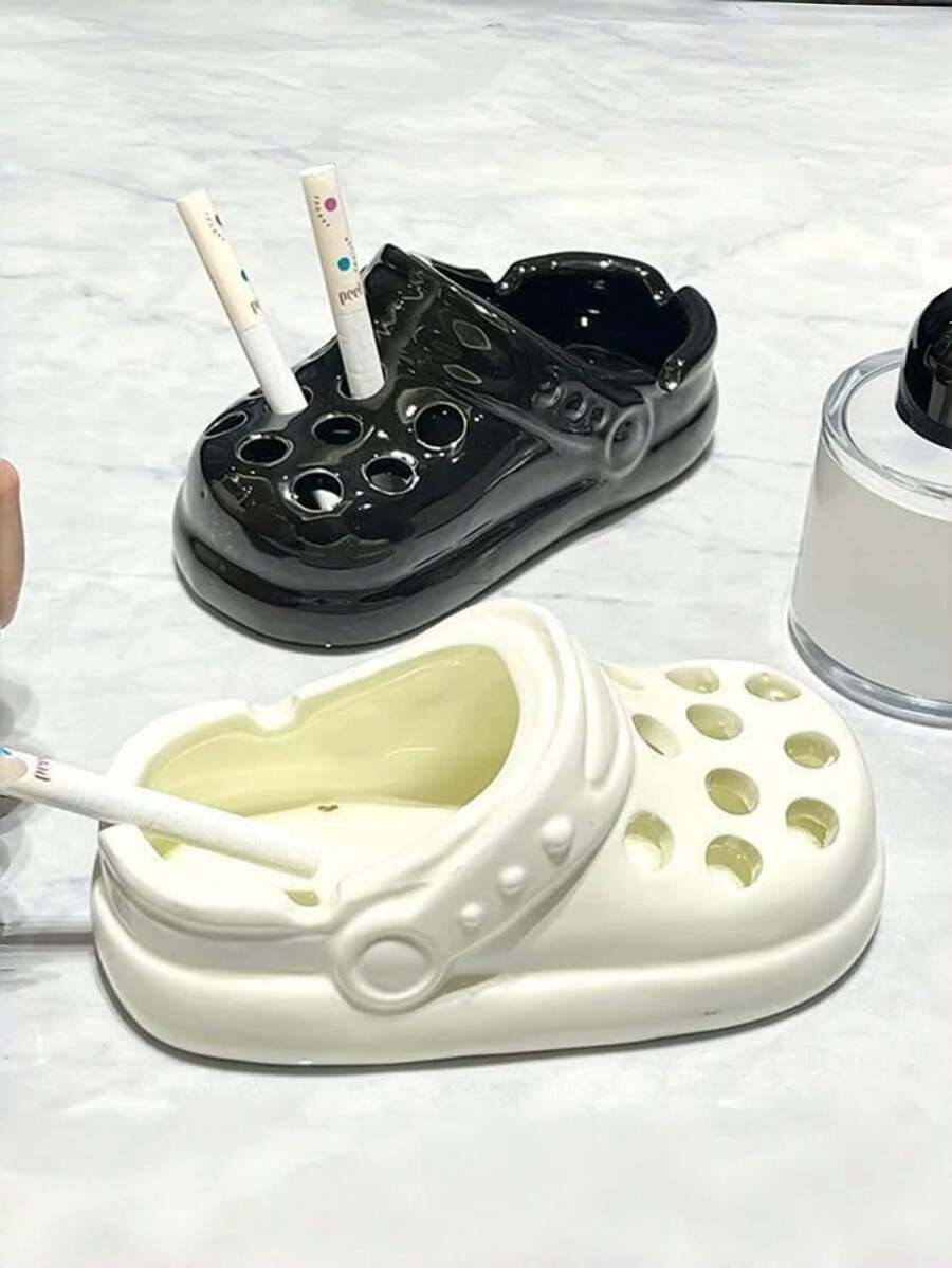 这款树脂鳄鱼造型烟灰缸设计独特,多孔设计,既可爱又实用,是家居或办公装饰的完美之选。无论是生日、父亲节、圣诞节还是乔迁之喜,它都是一份既有趣又实用的礼物。对于喜爱独特家居装饰的朋友、家人或伴侣来说,这无疑是一份令人愉悦的完美礼物! - 多款 - 查看 1