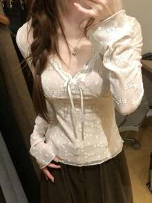 Áo thun dài tay cổ chữ V viền ren kiểu Pháp thanh lịch dành cho nữ, áo crop top ôm dáng kiểu BM thắt nơ mùa thu. - Màu be - Xem 3