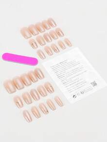 30 piezas de uñas postizas de estilo cuadrado corto/transparente y nude suave, de estilo de viaje. Basado en el color nude gris lechoso, integra destellos finos, mezcla y elementos de color, con un estilo minimalista y de alta gama que es discreto y no ostentoso. Es un "estilo universal" adecuado para el viaje diario, el lugar de trabajo y las citas, mostrando tanto la blancura como el temperamento, captando perfectamente una sensación relajada. - Multicolor - Ver 3